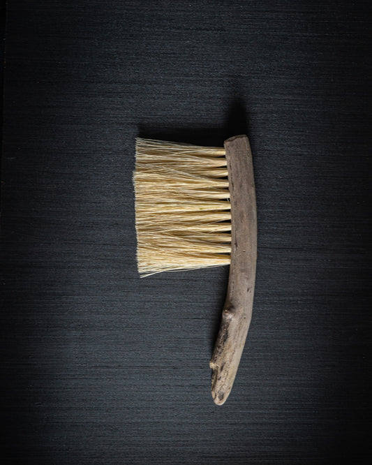 050 Handcrafted Driftwood Household Brush – Tampico & Brass Wire Stitching