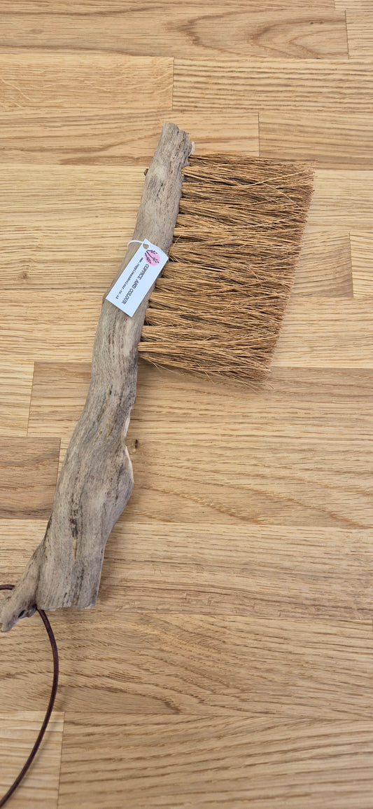 045 Handcrafted Driftwood Household Brush – Coconut Fibre & Copper Wire Stitching
