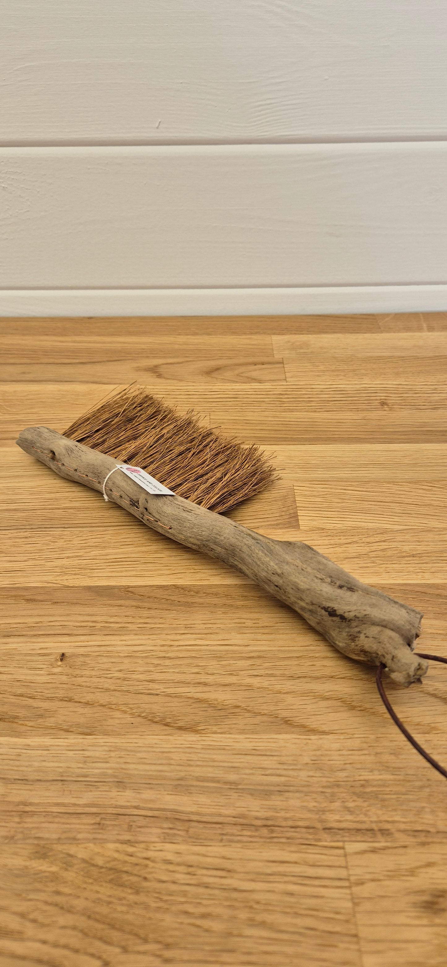 045 Handcrafted Driftwood Household Brush – Coconut Fibre & Copper Wire Stitching
