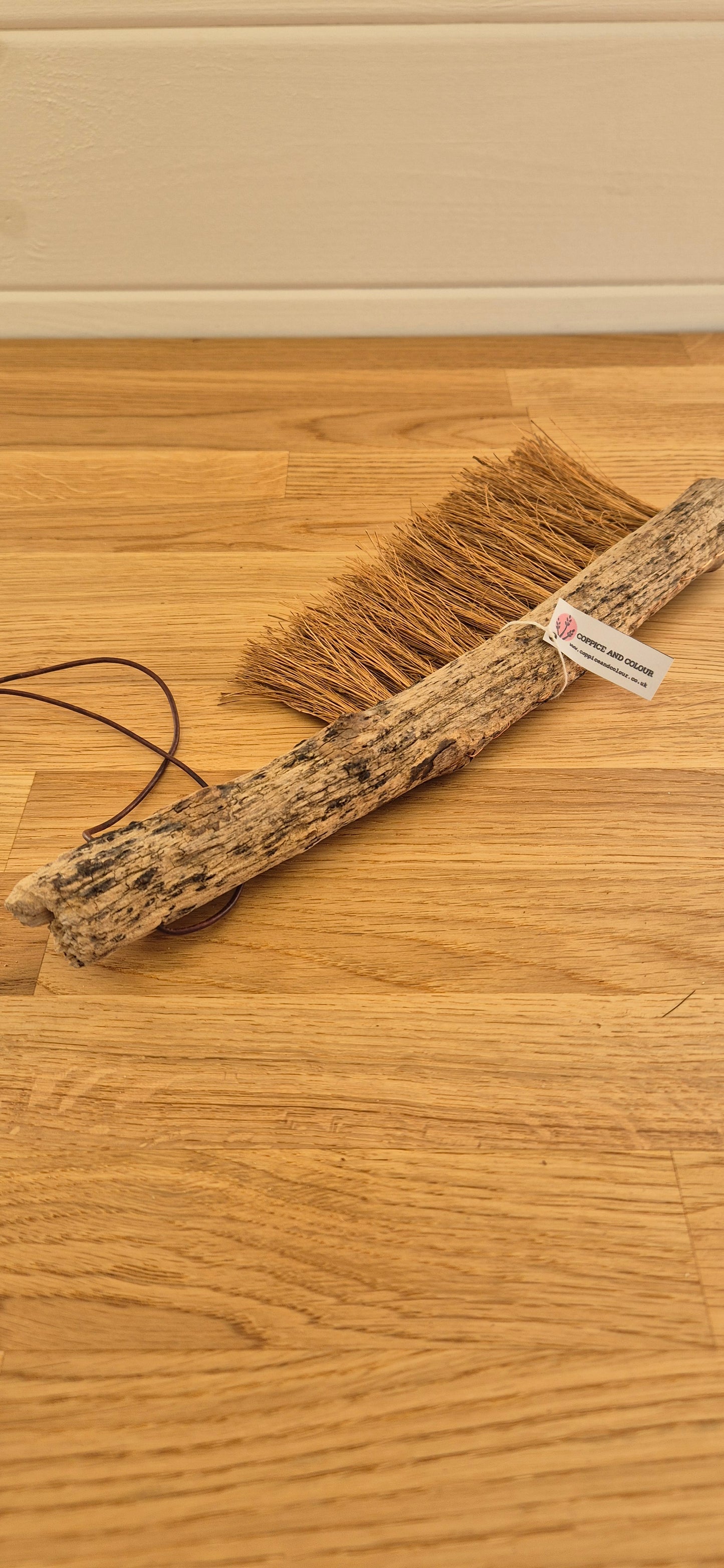 042 Handcrafted Driftwood Household Brush – Coconut Fibre & Copper Wire Stitching