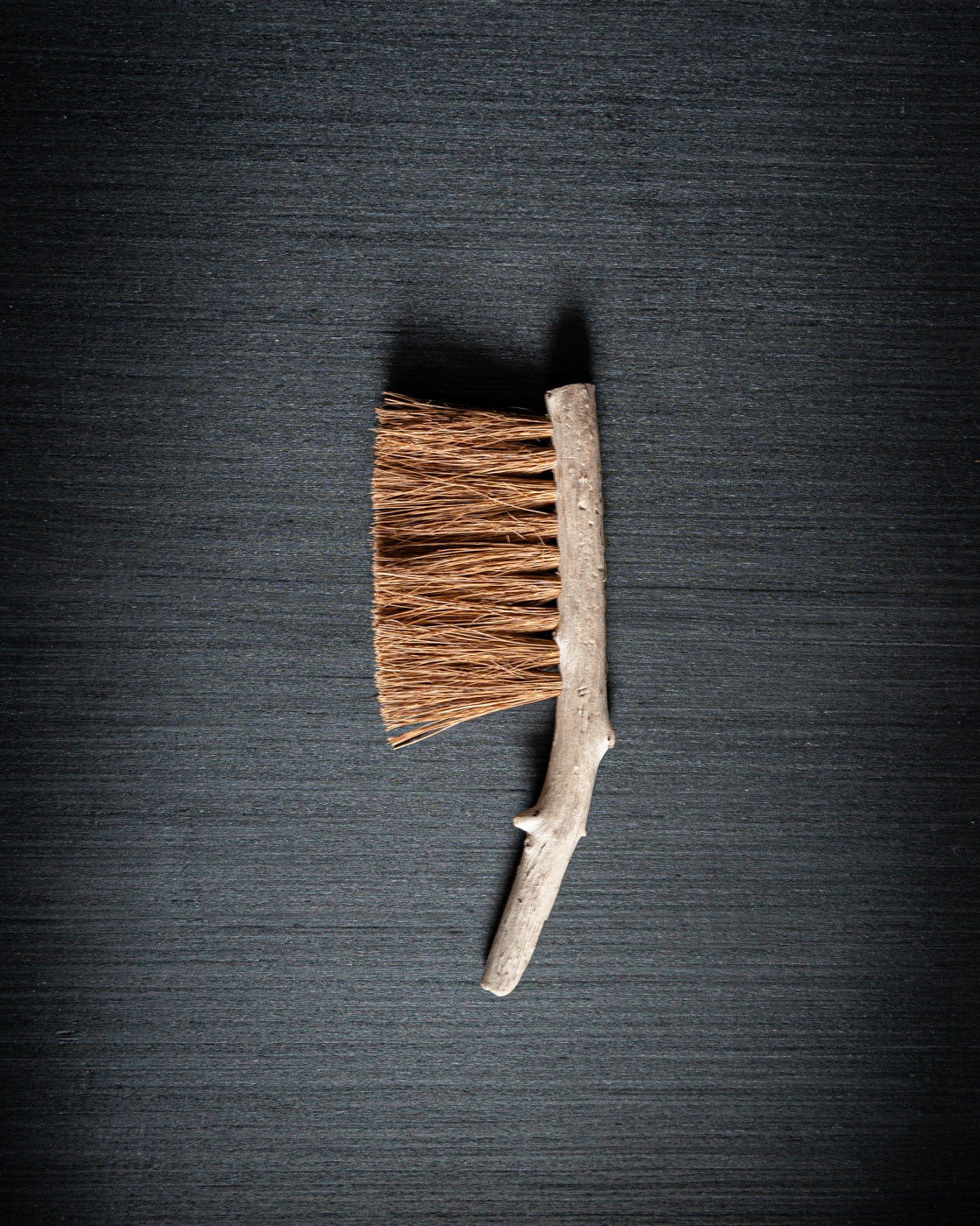 051 Handcrafted Driftwood Household Brush – Coconut & Brass Wire Stitching