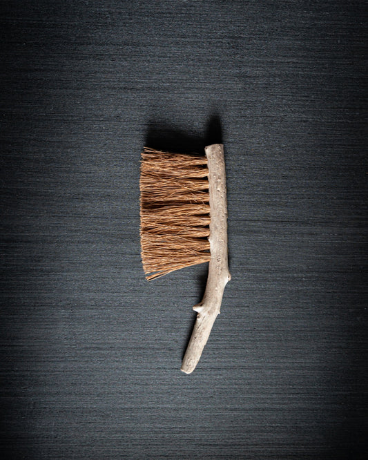 051 Handcrafted Driftwood Household Brush – Coconut & Brass Wire Stitching
