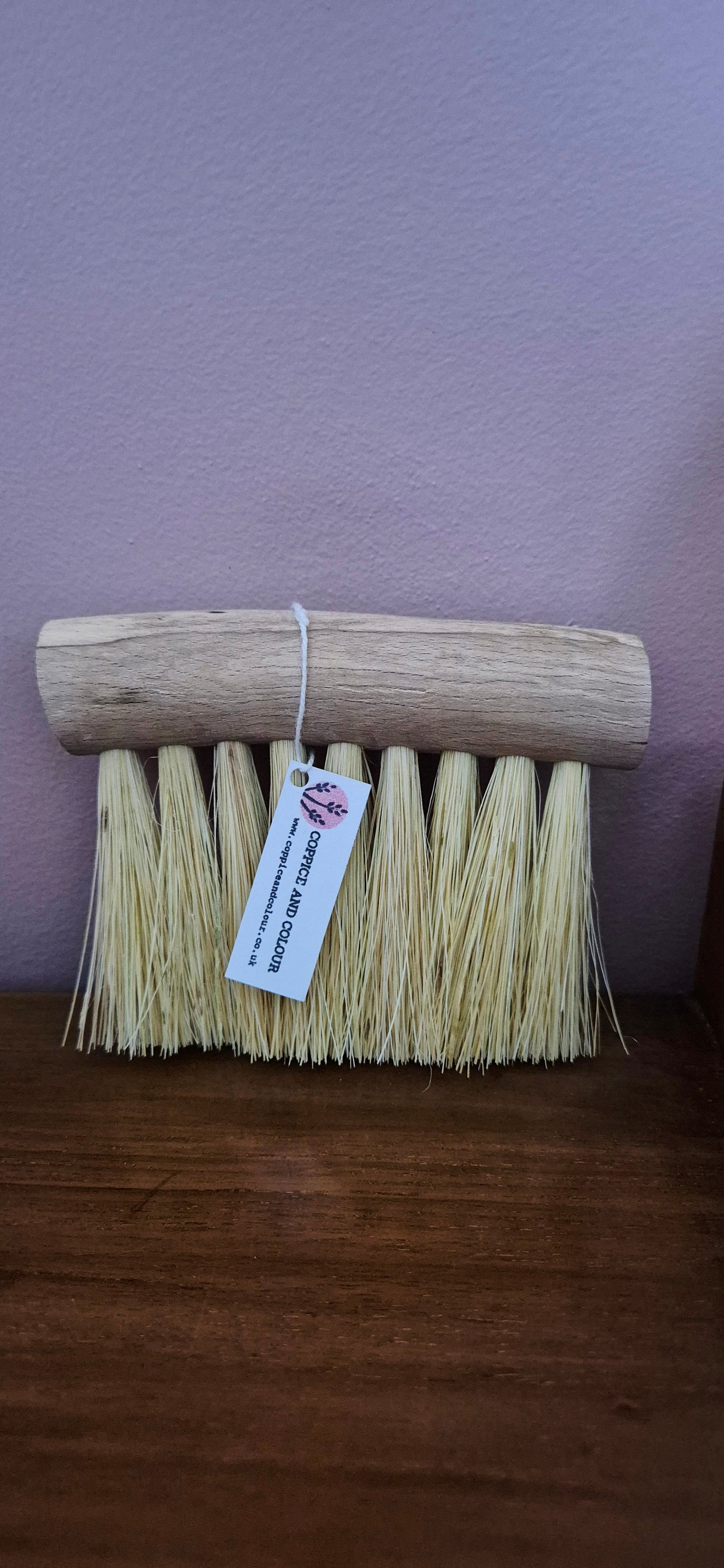039 Handcrafted Driftwood Household Brush – Tampico Fibre & Grey Wax Linen Stitching