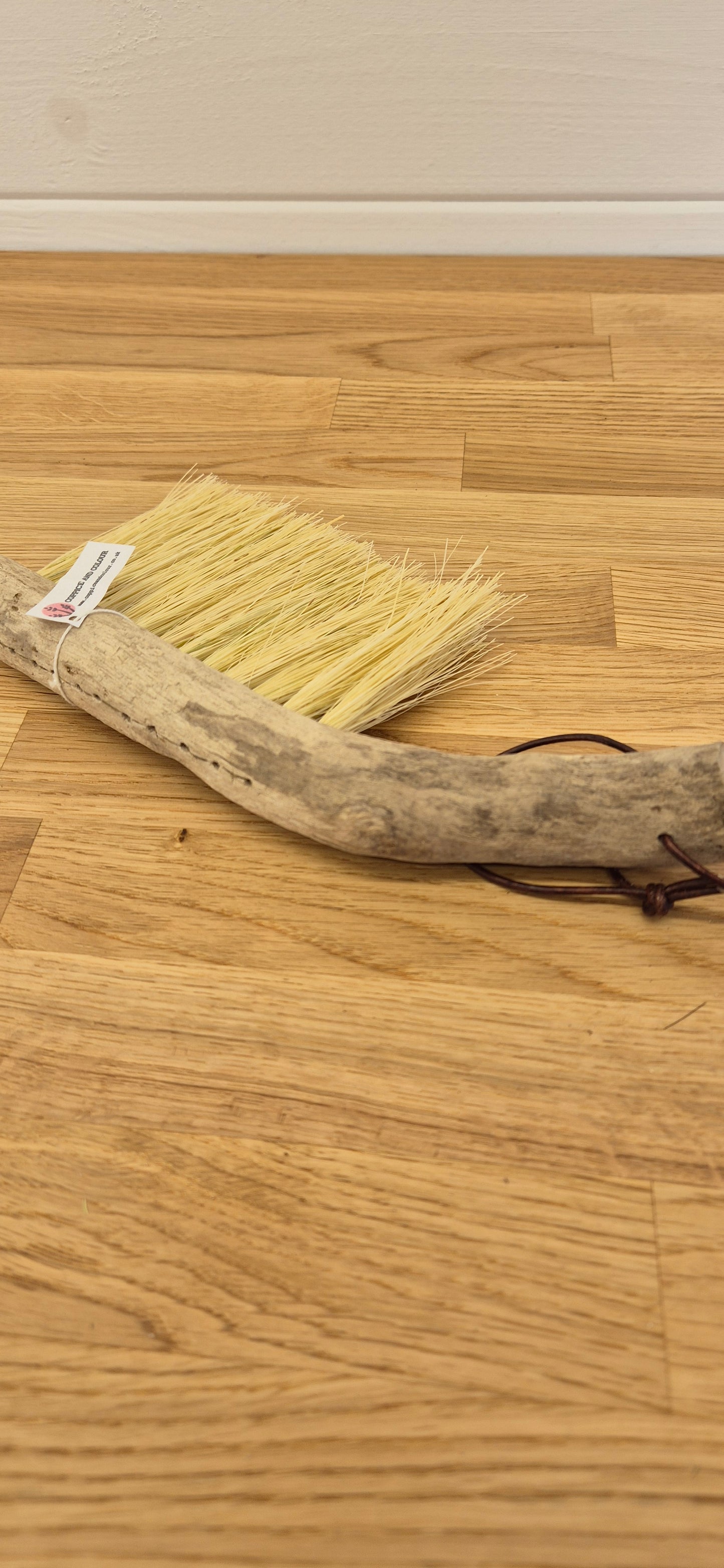 034 - Handcrafted Driftwood Household Brush – Tampico Fibre & Silver Stitching
